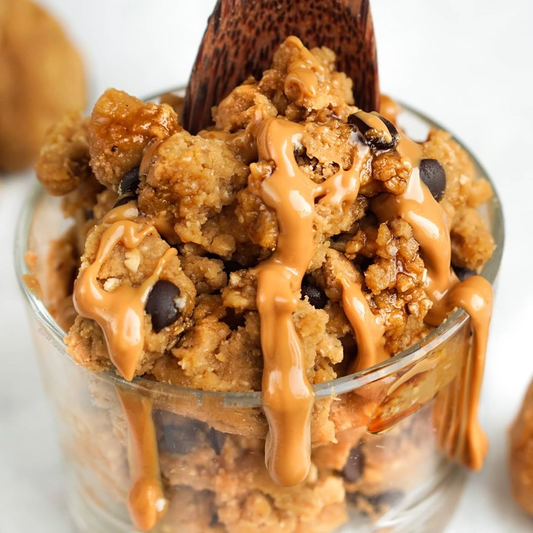 Healthy Peanut Butter Chocolate Chip Cookie Dough