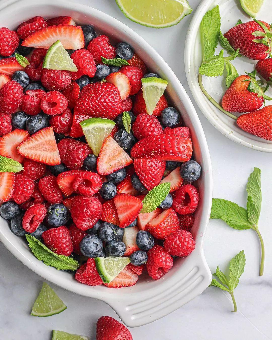 Refreshing Fruit Salad with Berries and Yogurt