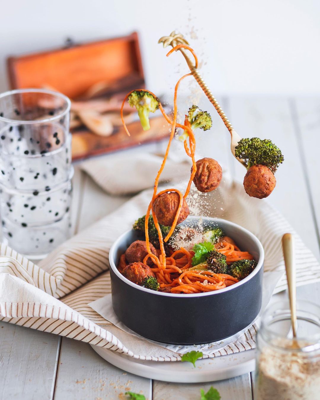 Simple Vegan Sauce for Meatball Pasta