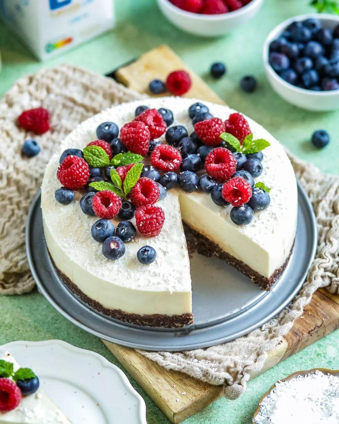 Easy Lemon Cheesecake with Chocolate Bottom