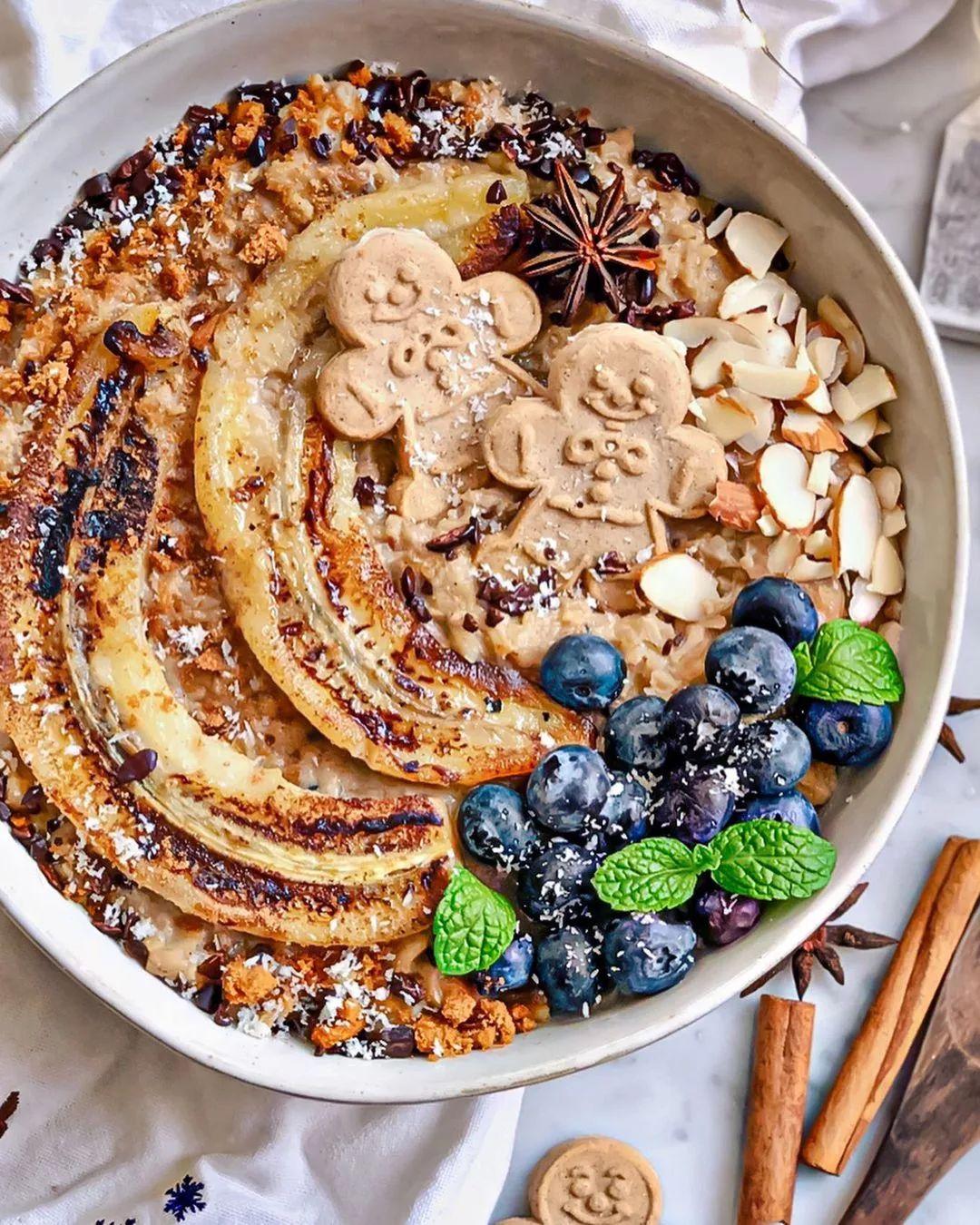 Spiced Vanilla Chai Oatmeal with Caramelized Bananas