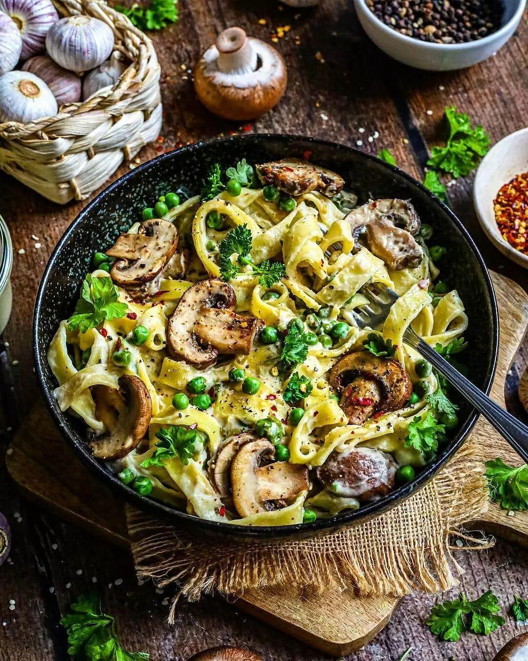 Easy and Delicious Vegan Pasta Alfredo