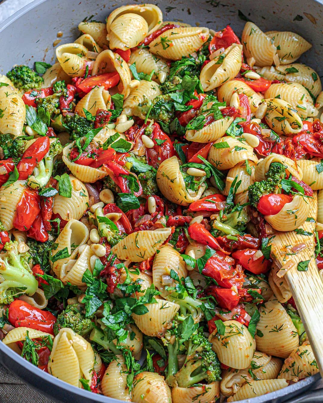 Shells Pasta with Broccoli and Roasted Tomatoes
