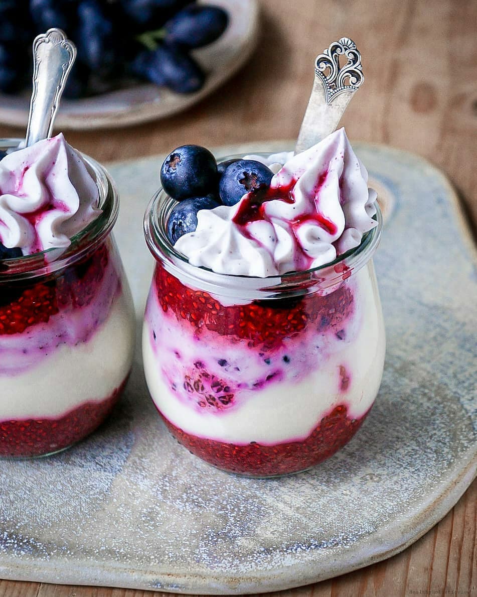 Vegan Berry Breakfast Parfait