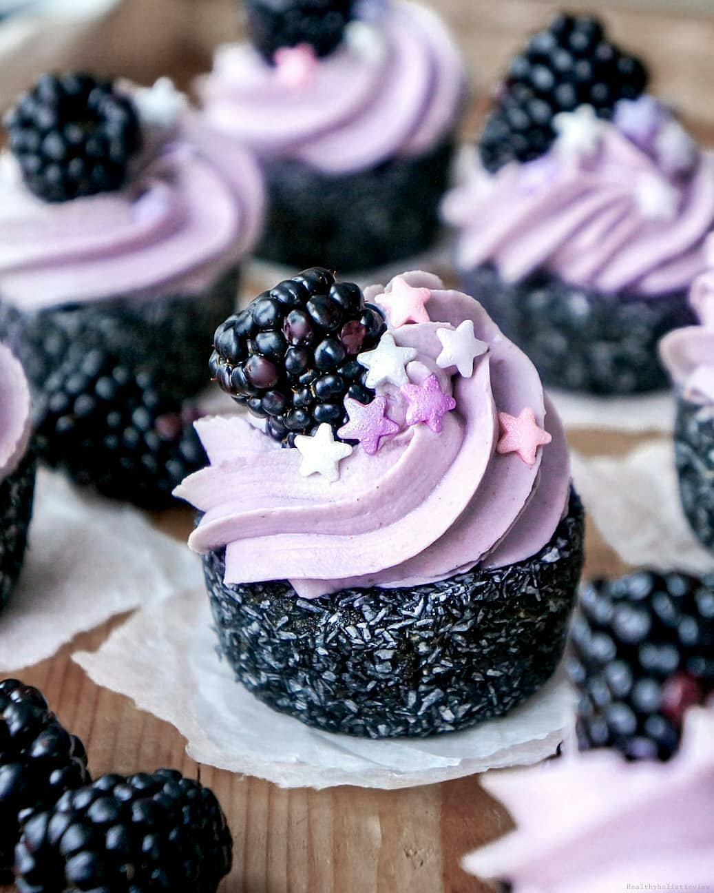 Vegan Raw Blackberry Cupcakes