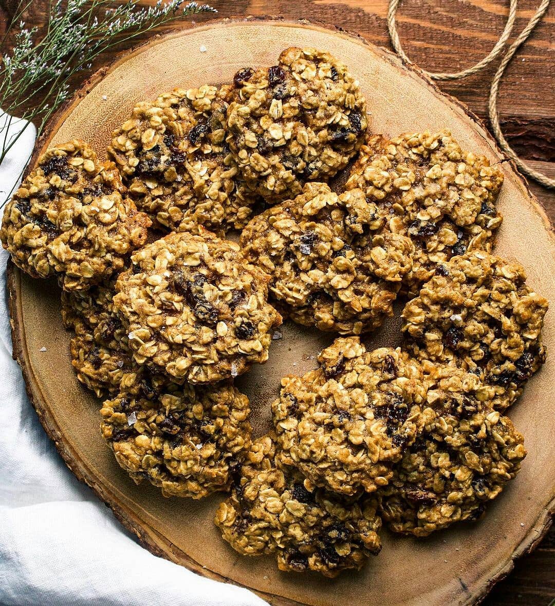 Vegan Oatmeal Raisin Cookies