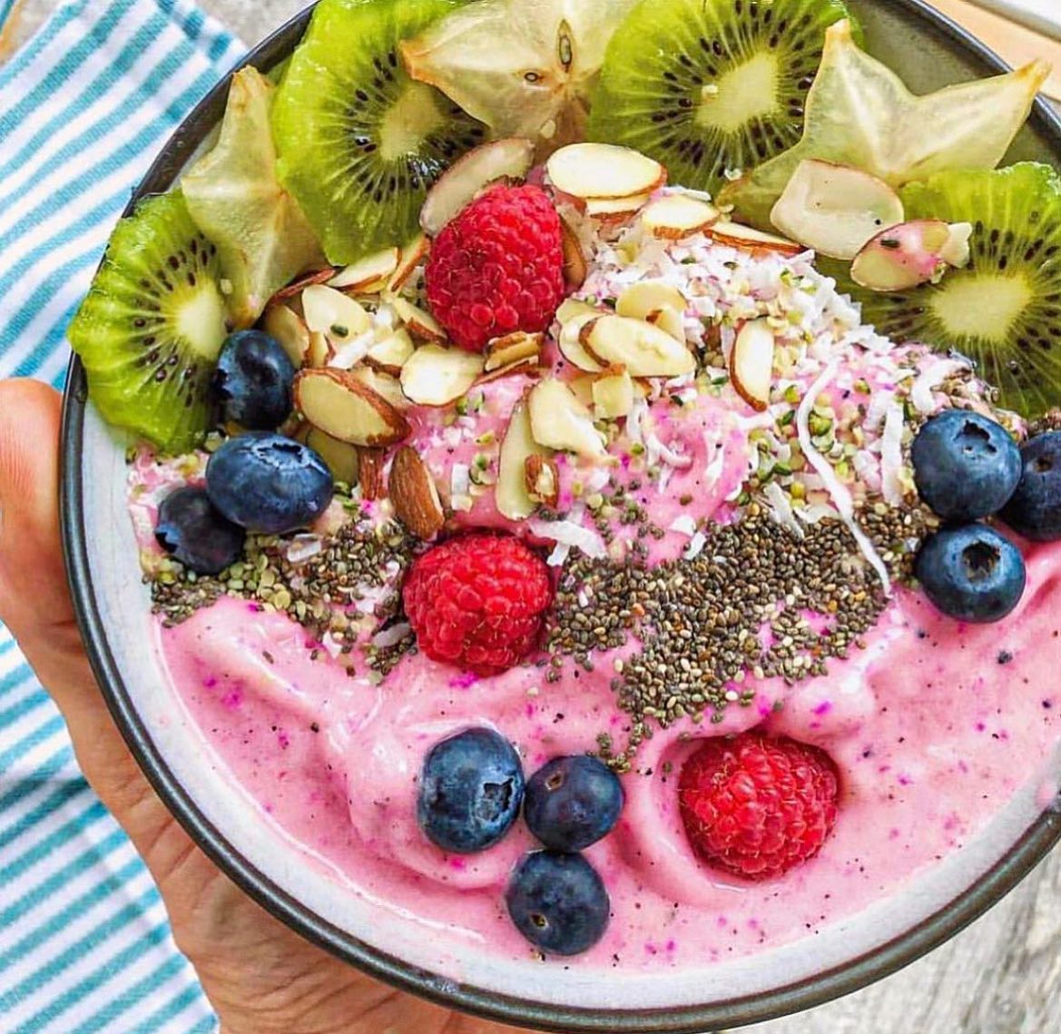 Dragon Fruit Smoothie Bowl