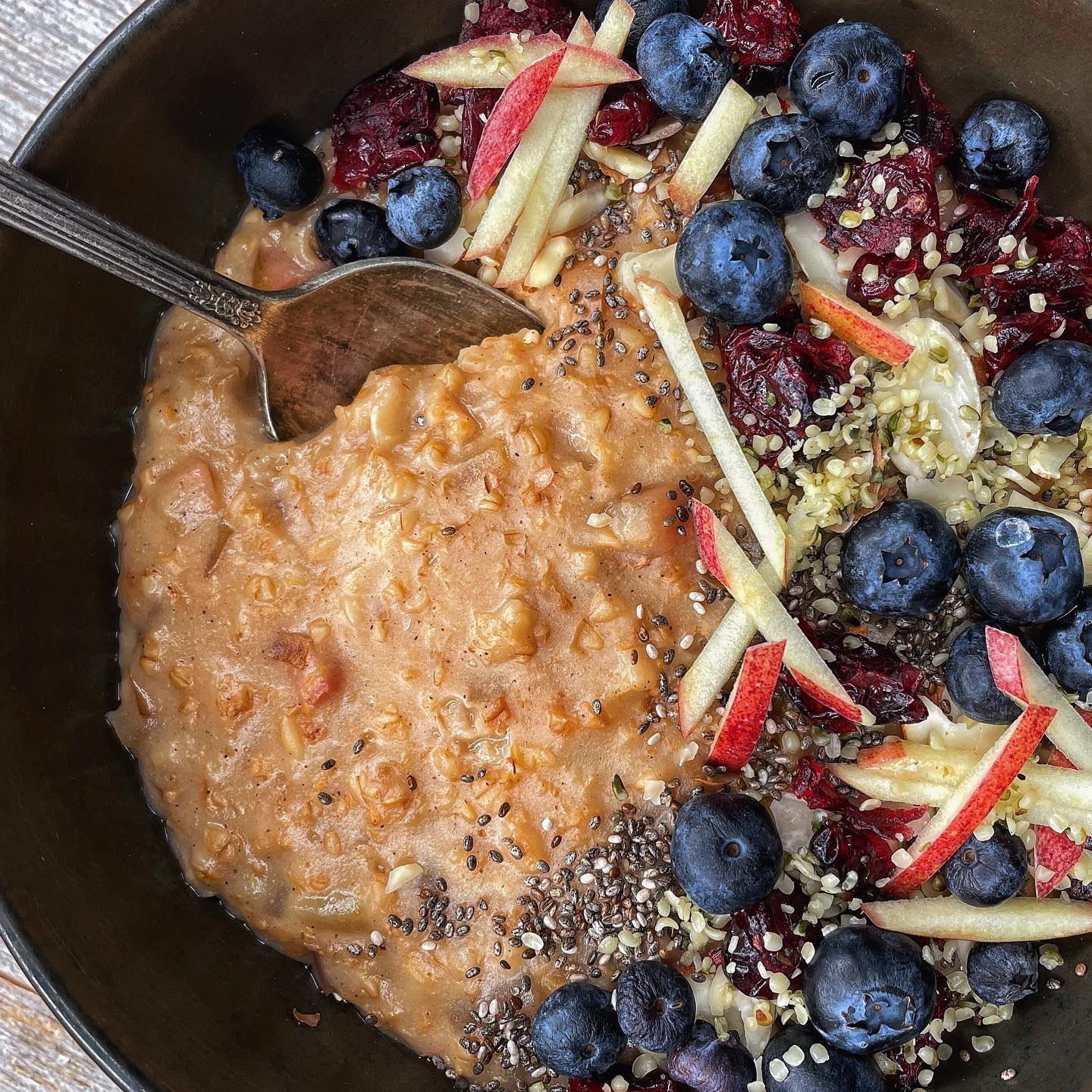 Overnight Apple Cinnamon Crock-Pot Steel Cut Oats