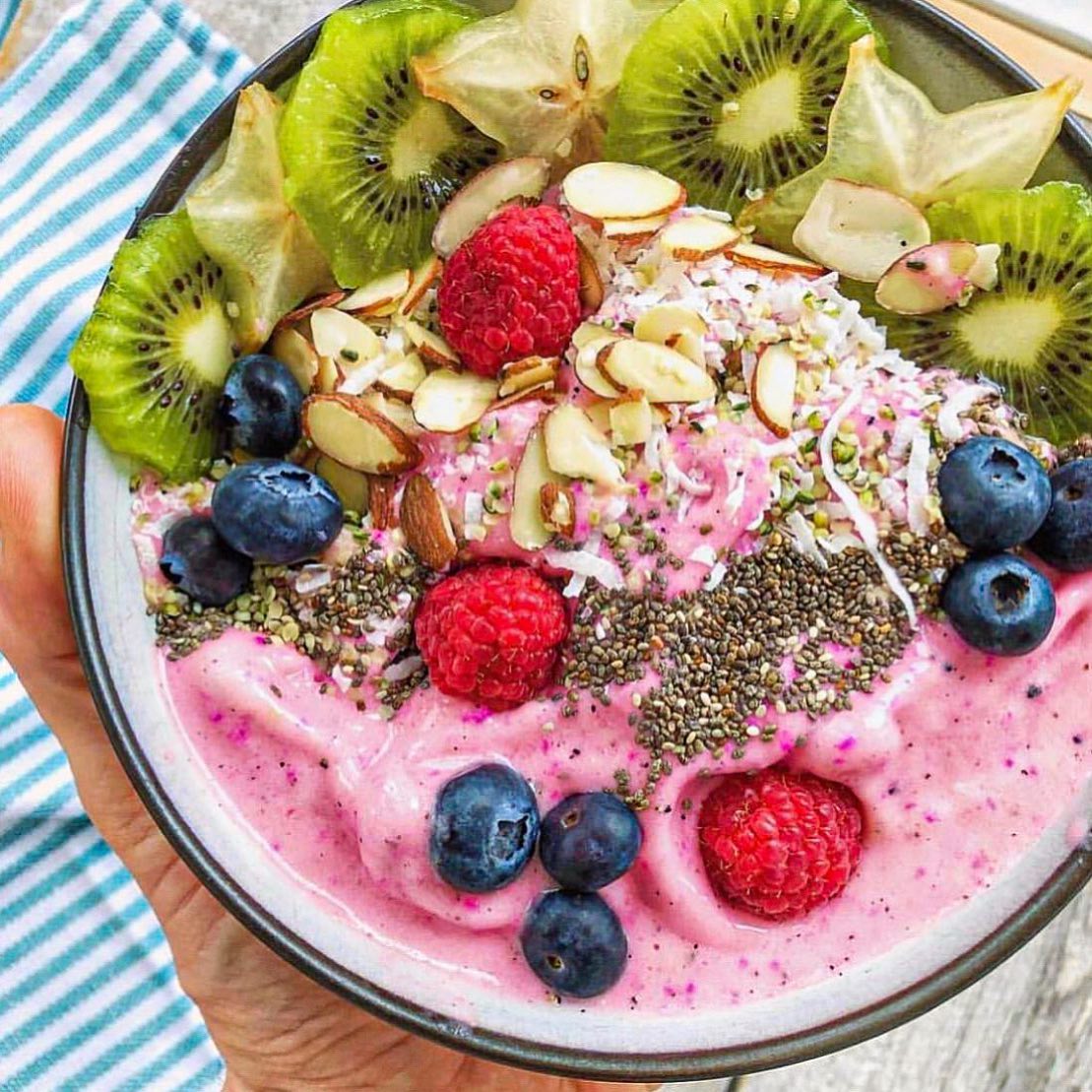 Dragon Fruit Smoothie Bowl