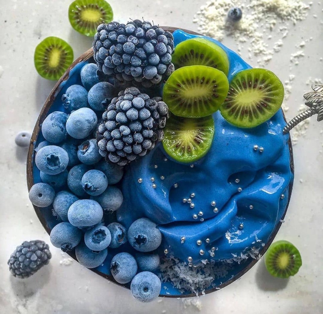 Colorful Spirulina Banana Smoothie Bowl