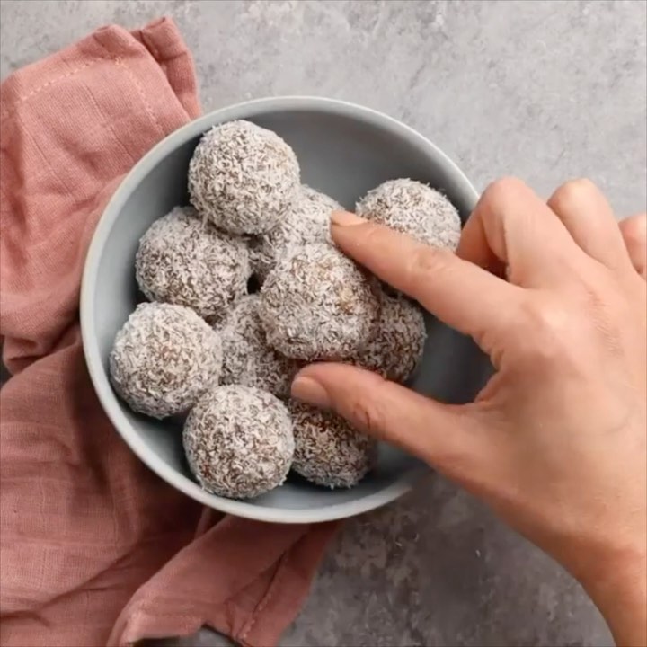 Pecan and Date Energy Bites