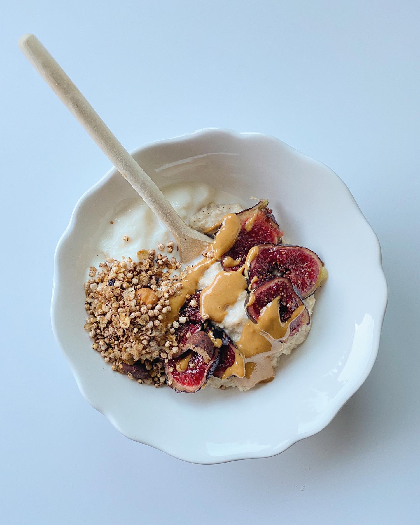 Cinnamon Fig Oatmeal Breakfast Bowl