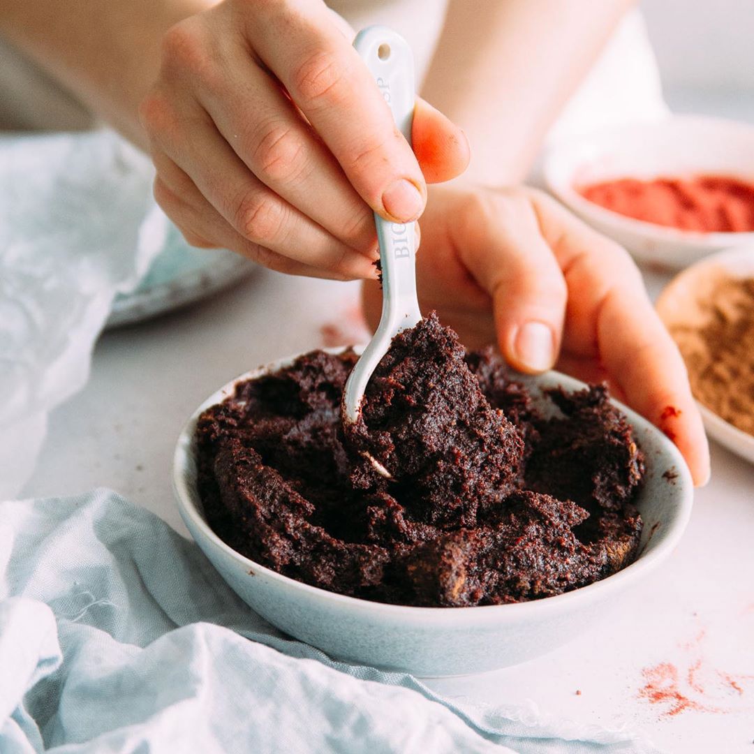 No-Bake Red Velvet Cake Balls