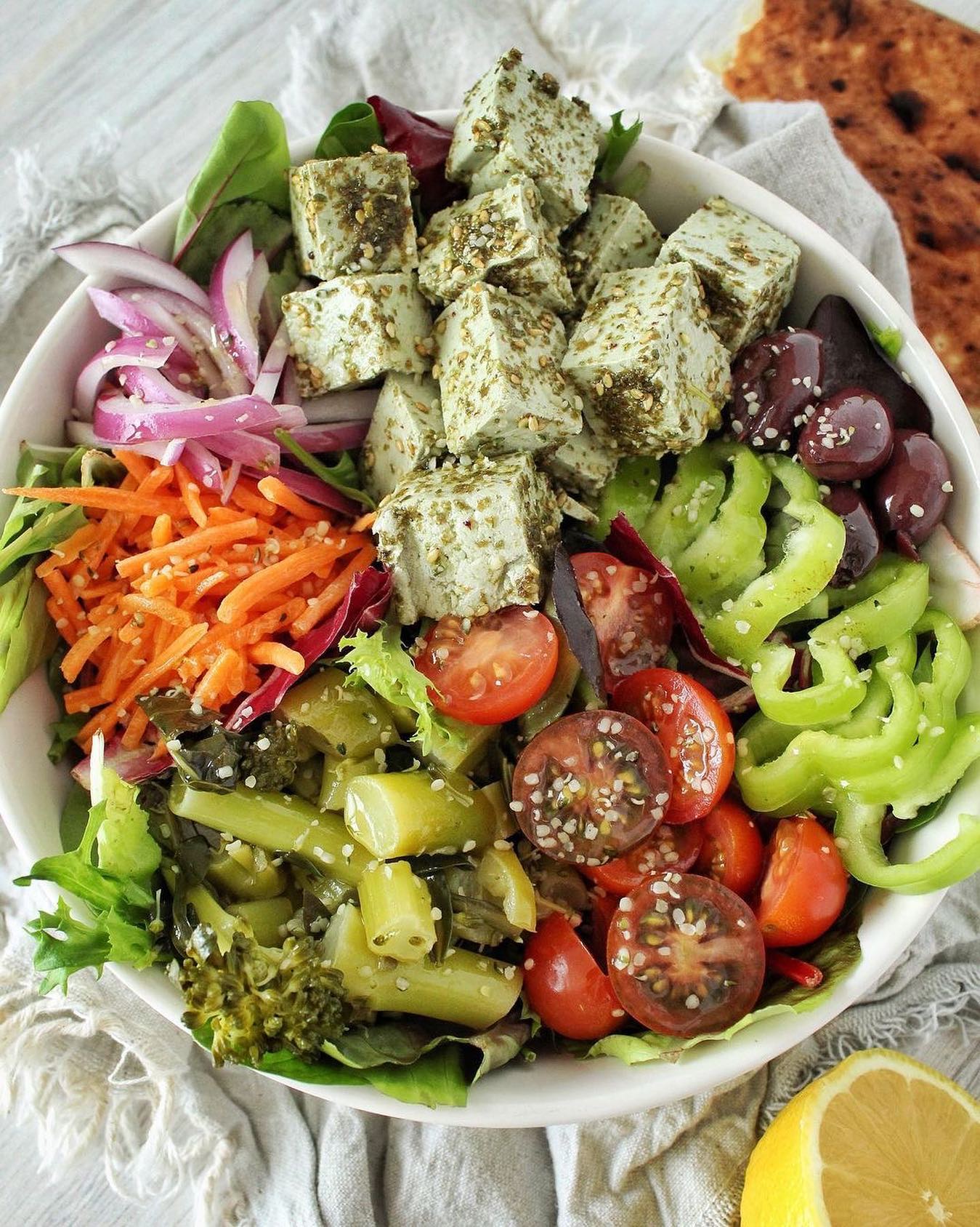 Zaatar-Dusted Pumpfu Rainbow Salad Bowl