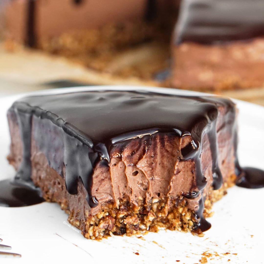 No-Bake Chocolate Mousse Cake