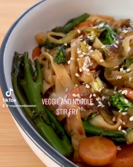 Stir-Fried Udon Noodles with Vegetables