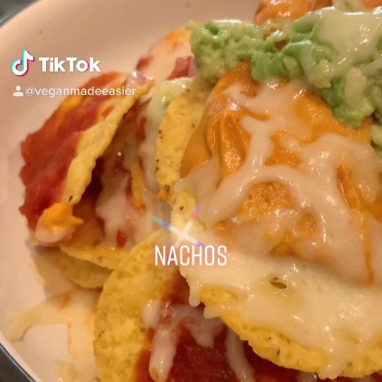 Vegan Nachos with Guacamole and Pepper Dip