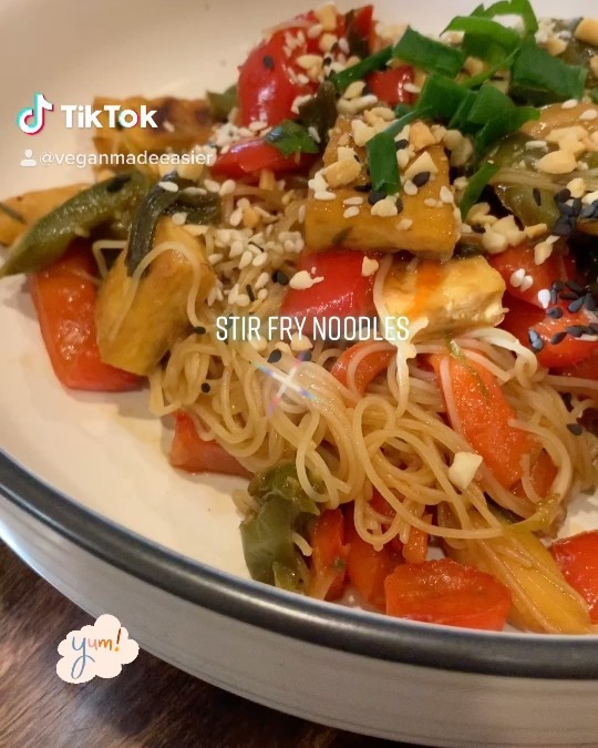 Easy Stir-Fry Noodles with Tofu and Vegetables