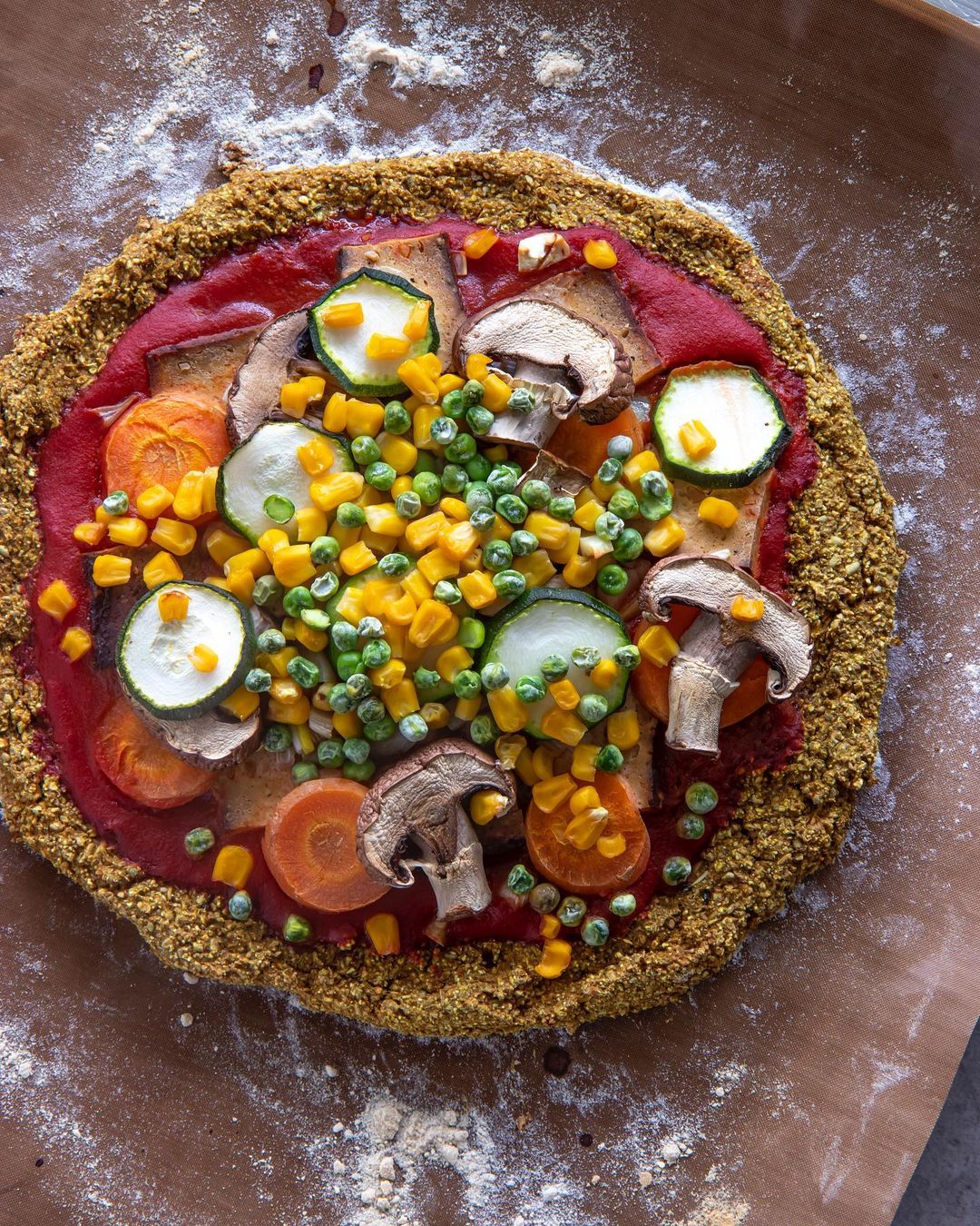 Vegan Pizza with Abundant Vegetables and Legumes