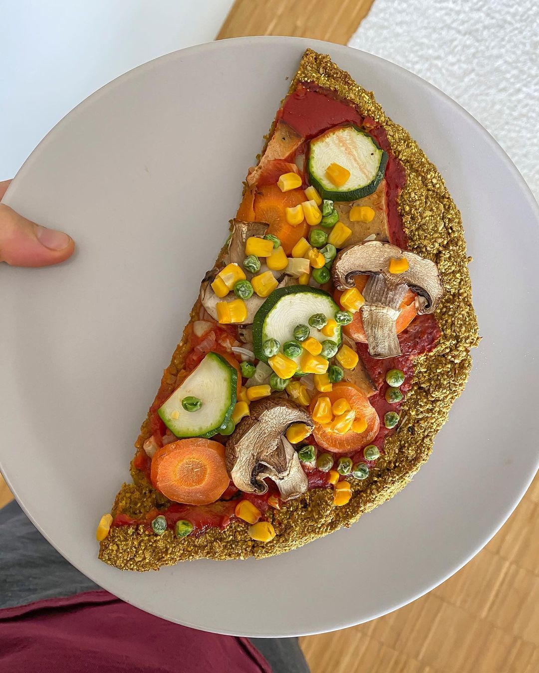 Vegan Pizza with Abundant Vegetables and Legumes