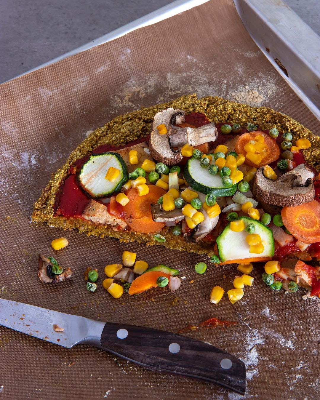 Vegan Pizza with Abundant Vegetables and Legumes