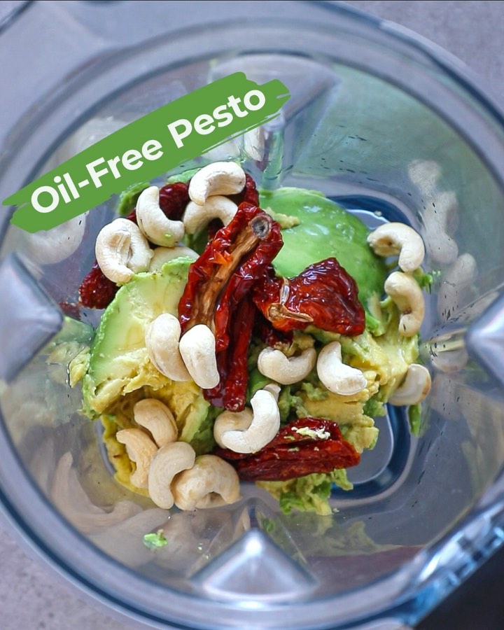 Oil-Free Avocado Pesto with Cashews and Dried Tomatoes
