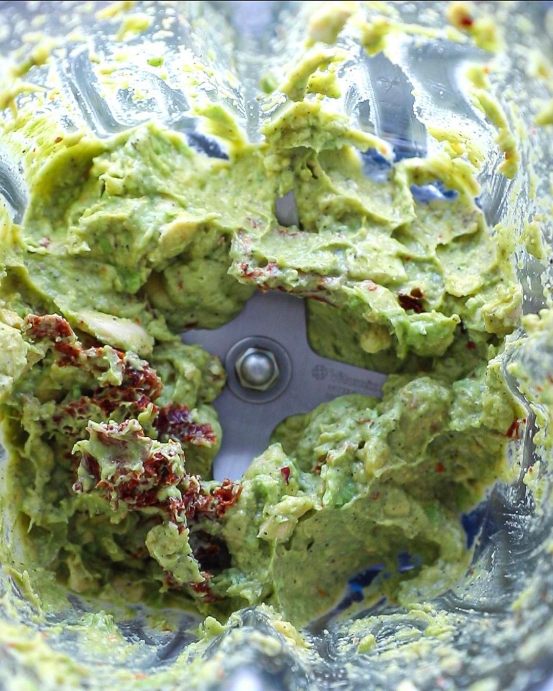 Oil-Free Avocado Pesto with Cashews and Dried Tomatoes