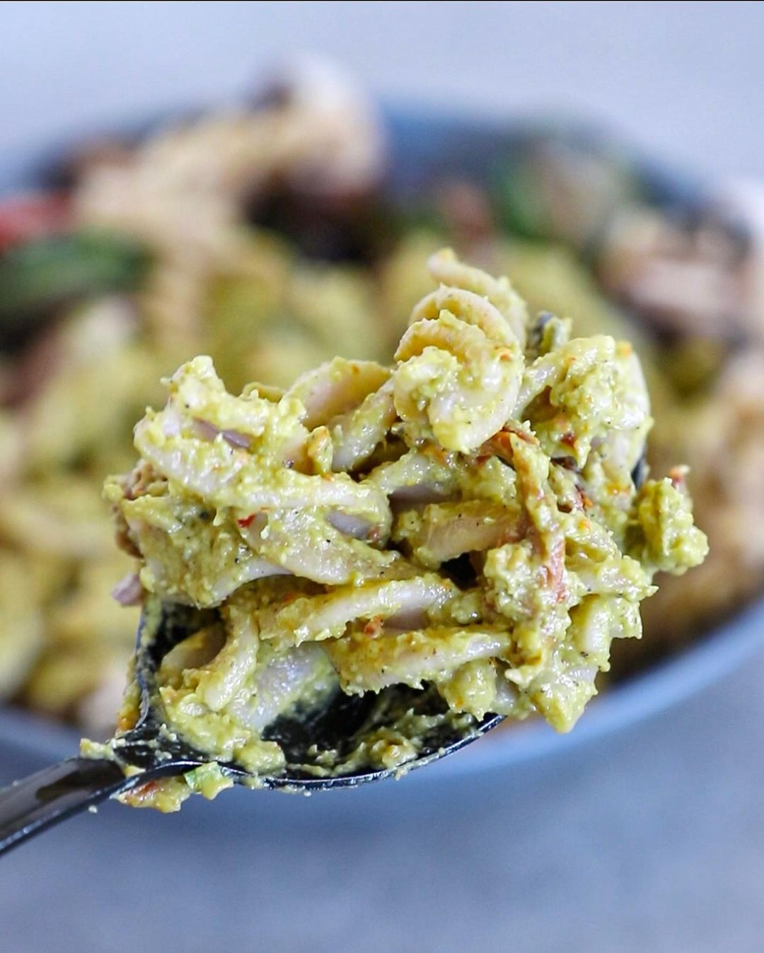Oil-Free Avocado Pesto with Cashews and Dried Tomatoes