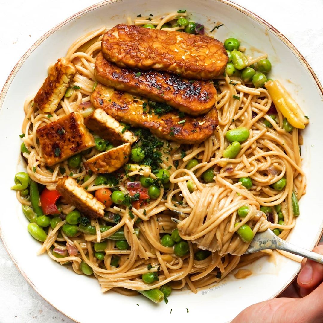 Creamy Peanut Noodles with Tempeh