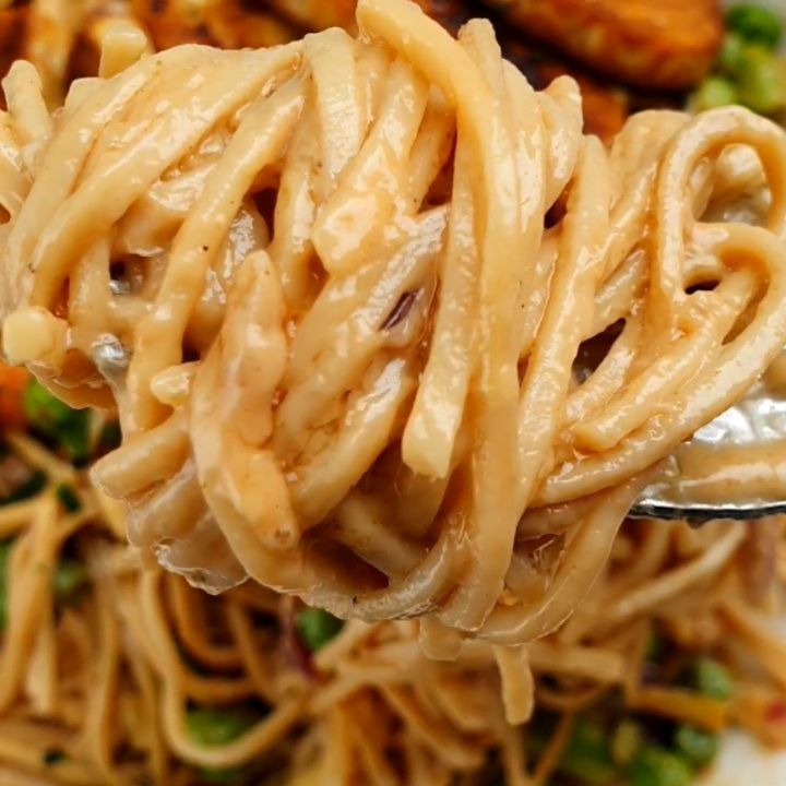 Creamy Peanut Noodles with Tempeh