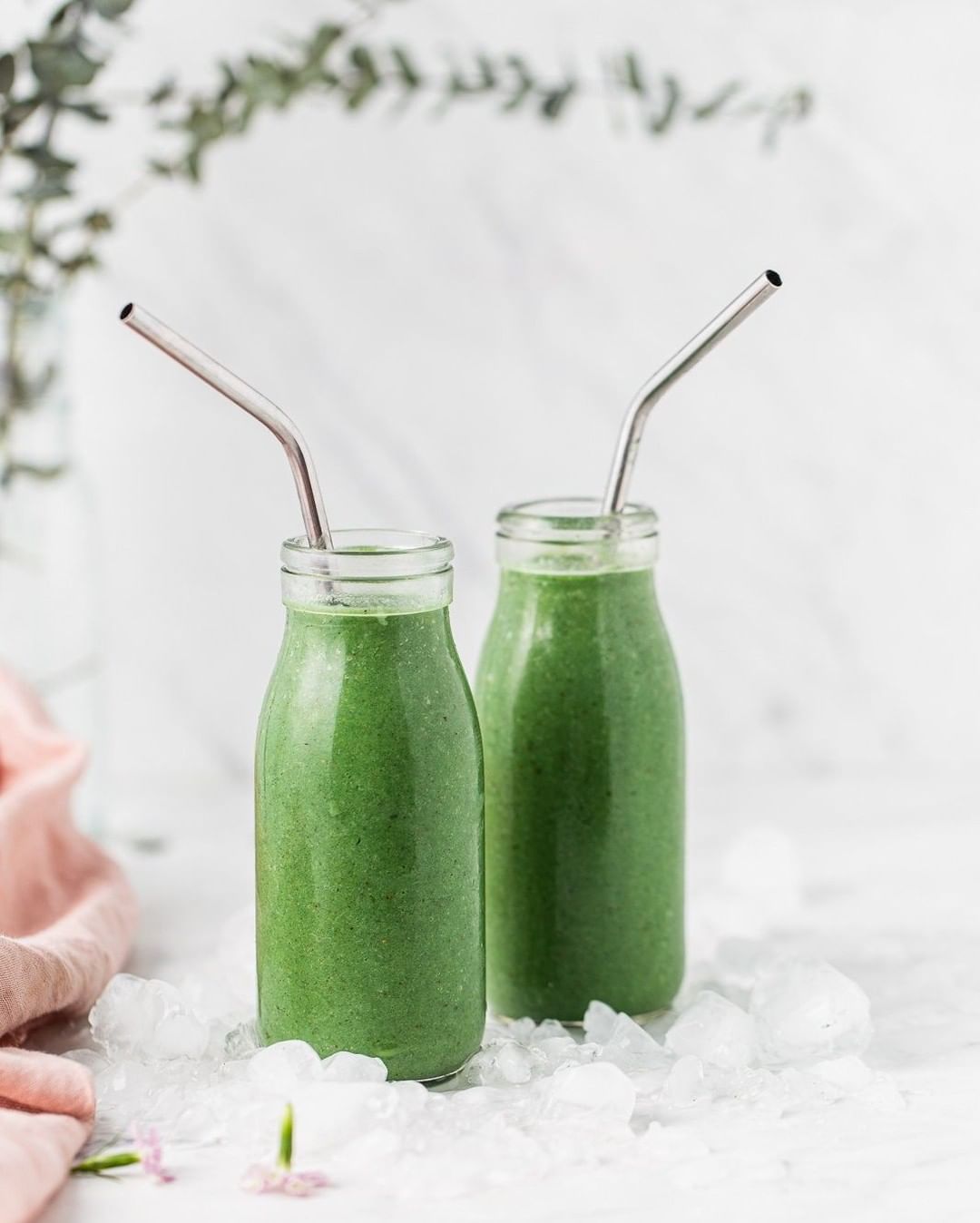 Green Smoothie with Spirulina and Veggies
