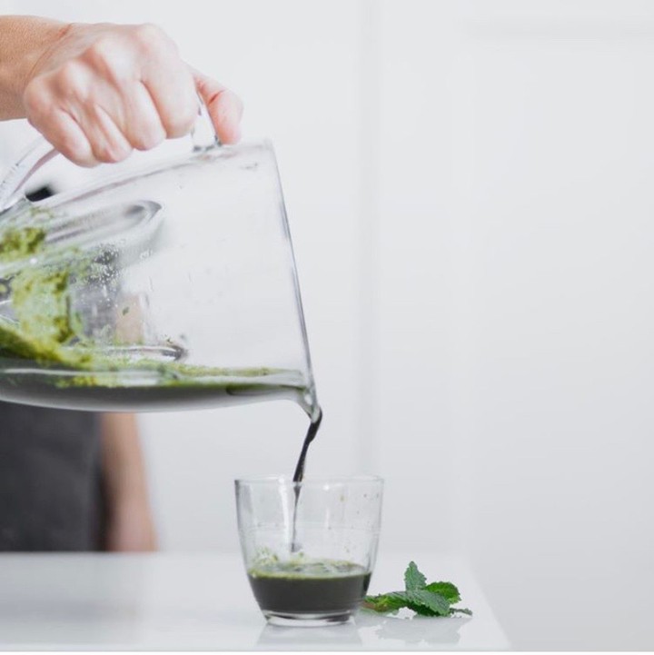 Energizing Green Smoothie with Spirulina and Cacao