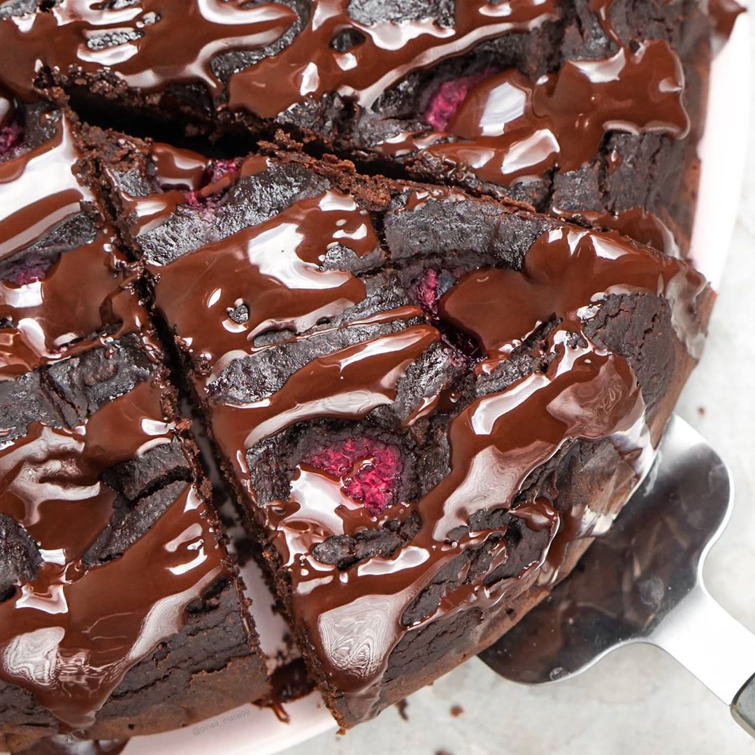 Vegan Chocolate Cake without Oil and Sugar