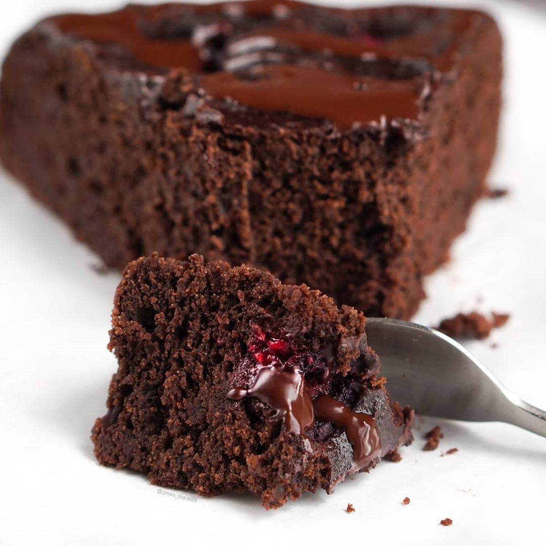 Vegan Chocolate Cake without Oil and Sugar