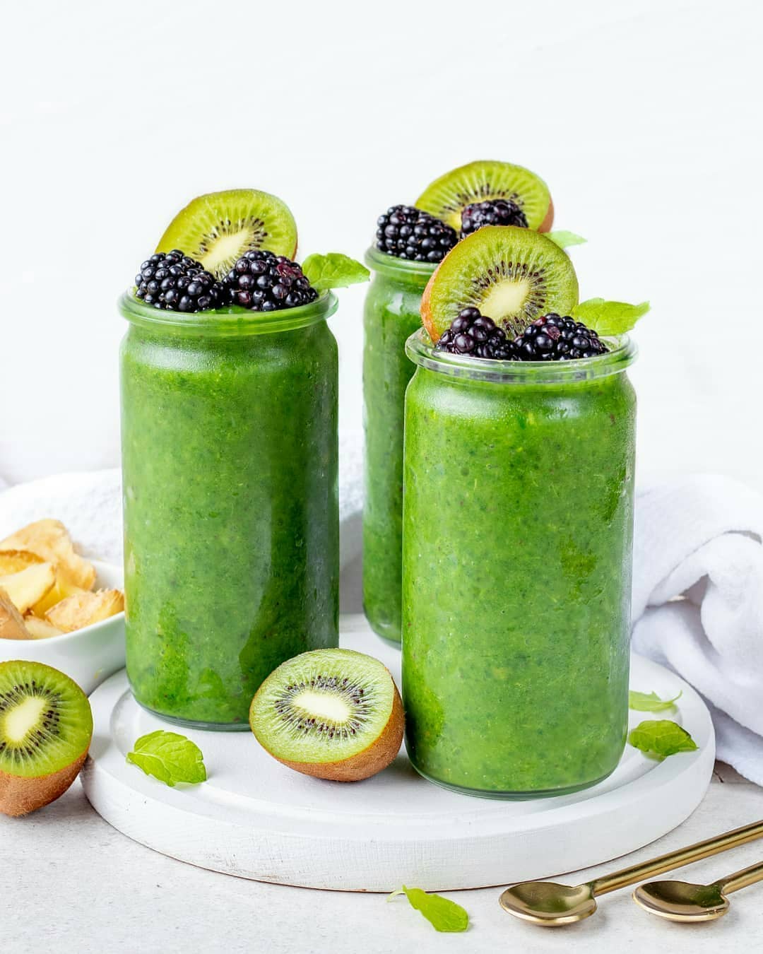 Green Smoothie with Kale, Mango, Kiwi, and Ginger