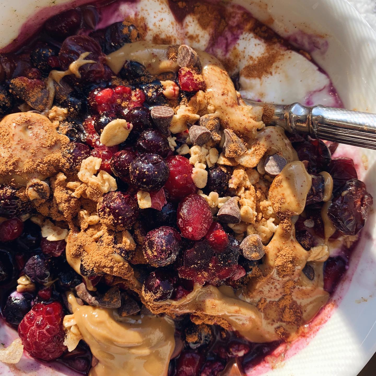 Chocolate Overnight Zoats Breakfast Bowl