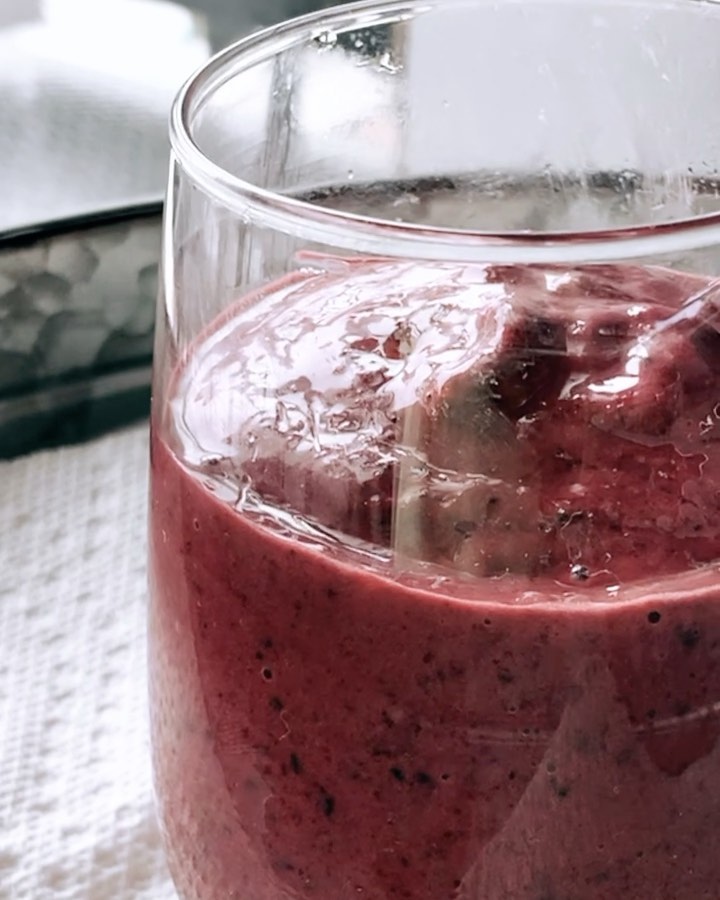 Refreshing Berry Spinach Smoothie