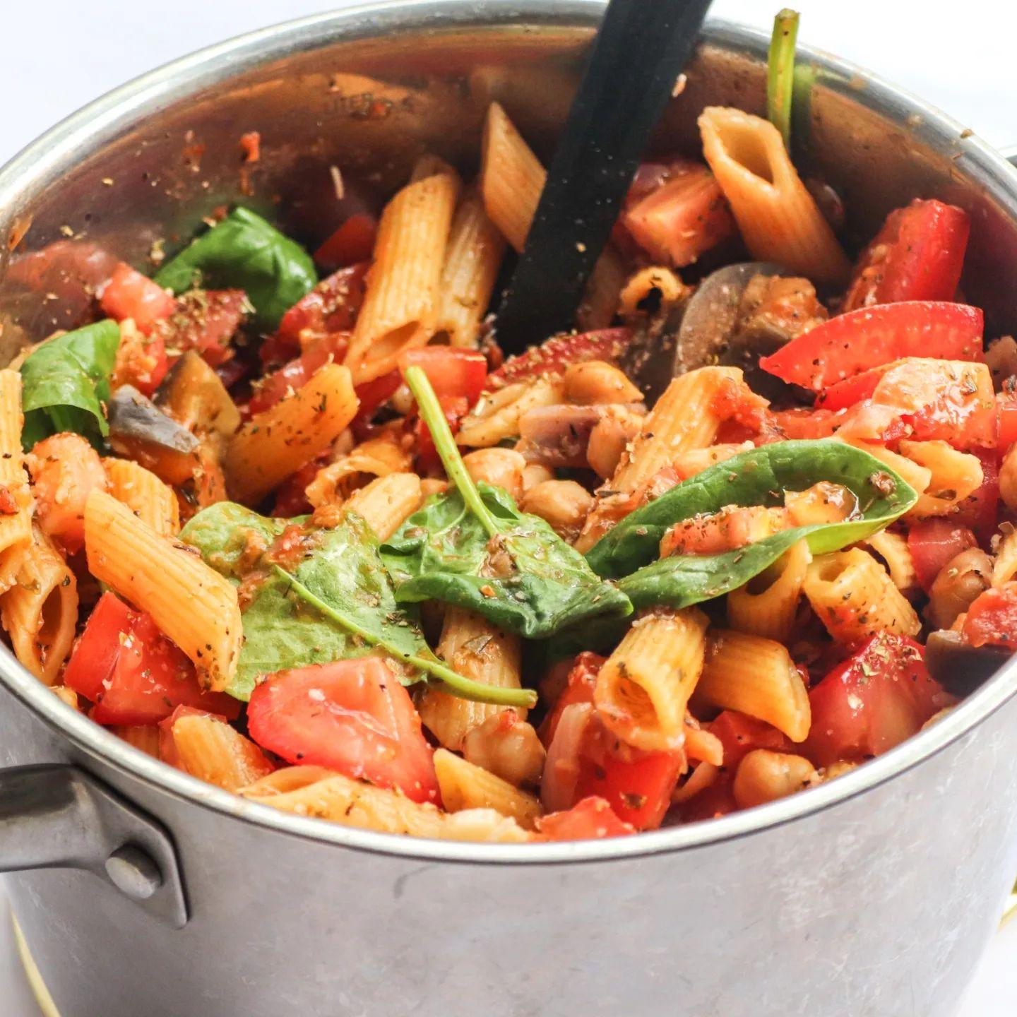 Quick One-Pot Chickpea and Vegetable Pasta