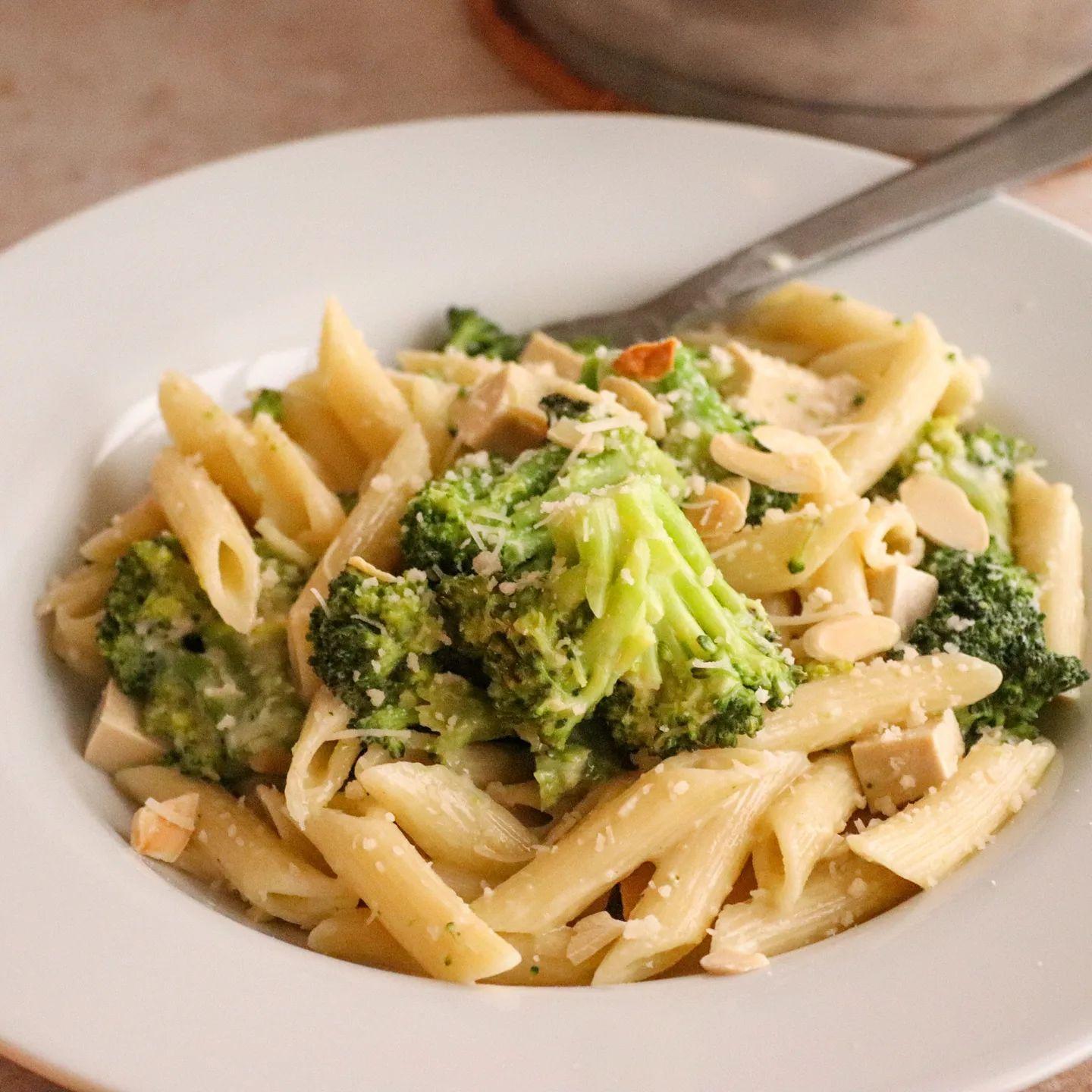 Creamy Lemon-Cheesey Pasta with Broccoli and Smoked Tofu