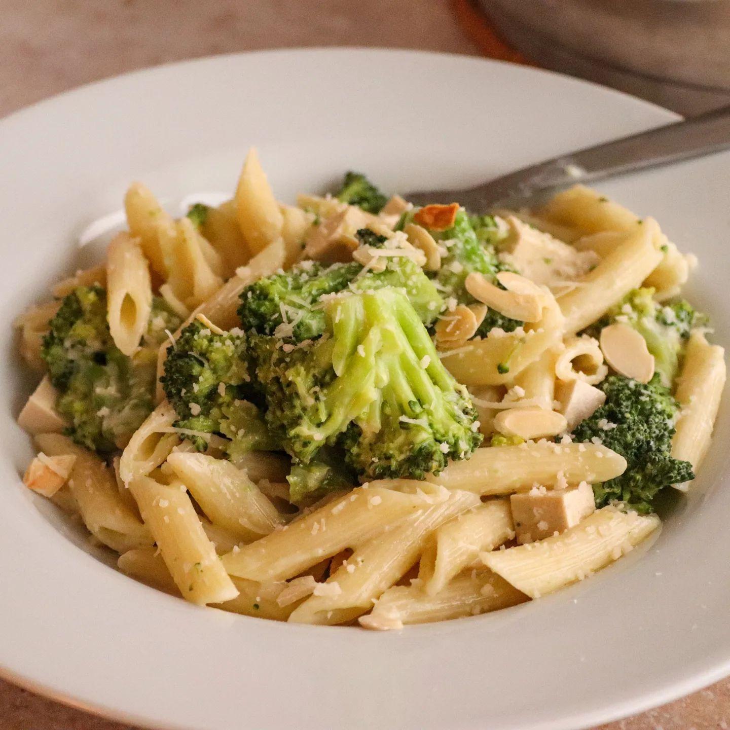 Creamy Lemon-Cheesey Pasta with Broccoli and Smoked Tofu