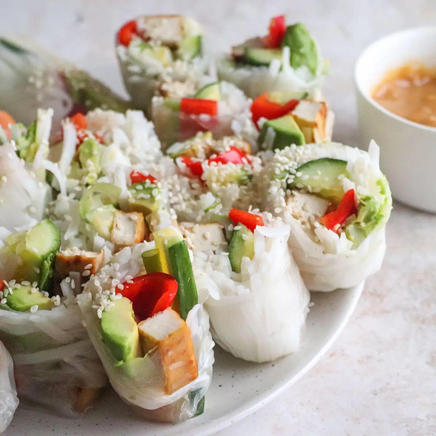 Fresh Rice Paper Rolls with Peanut Butter Sauce 🌱