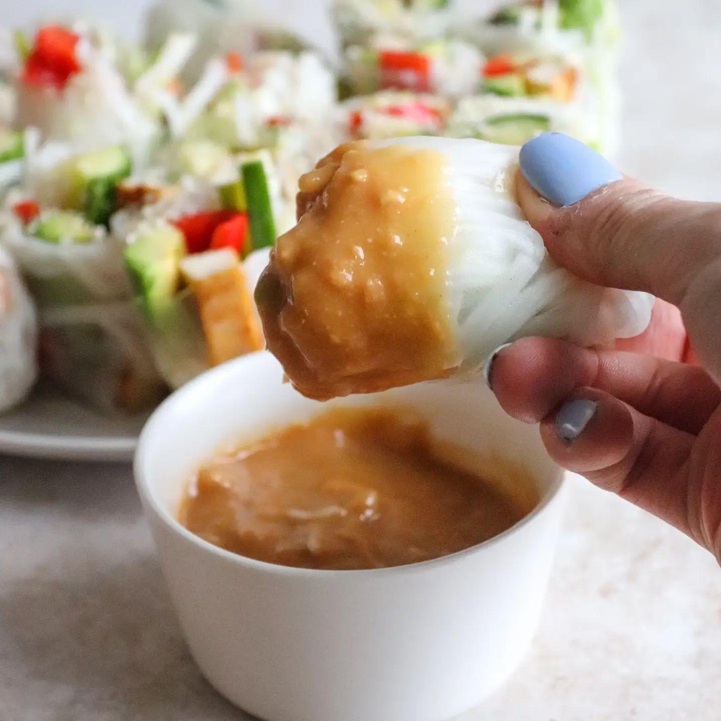 Fresh Rice Paper Rolls with Peanut Butter Sauce 🌱
