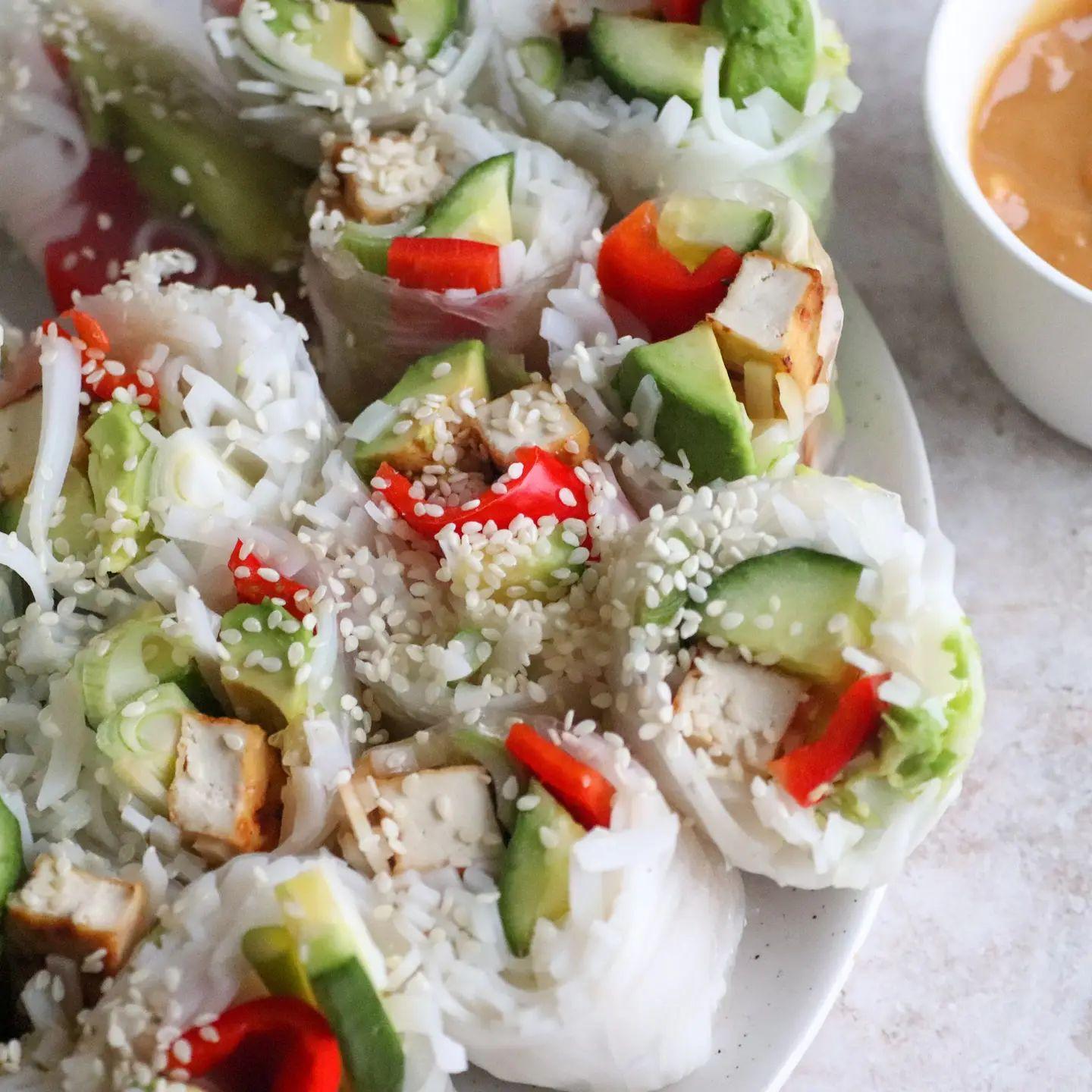 Fresh Rice Paper Rolls with Peanut Butter Sauce 🌱