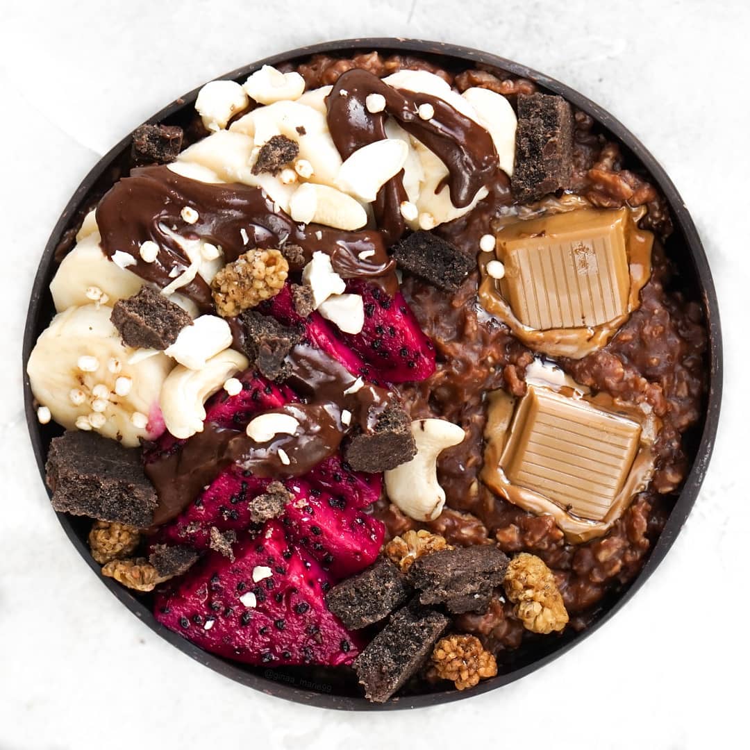 Brownie Protein Oats with Toppings