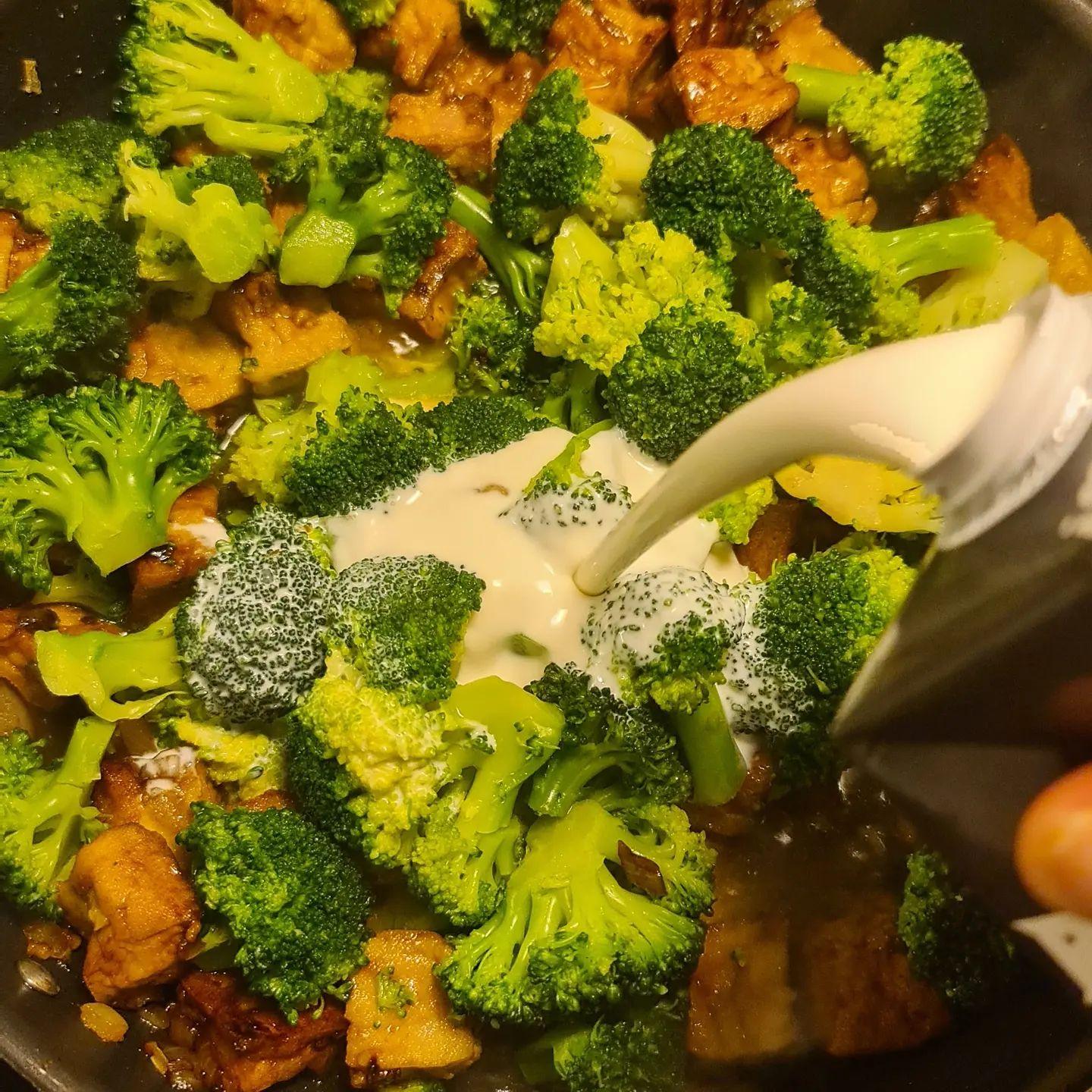 Creamy Broccoli and Tofu Pasta