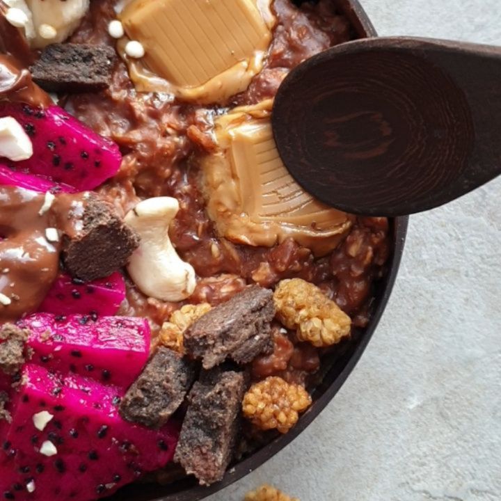 Brownie Protein Oats with Toppings