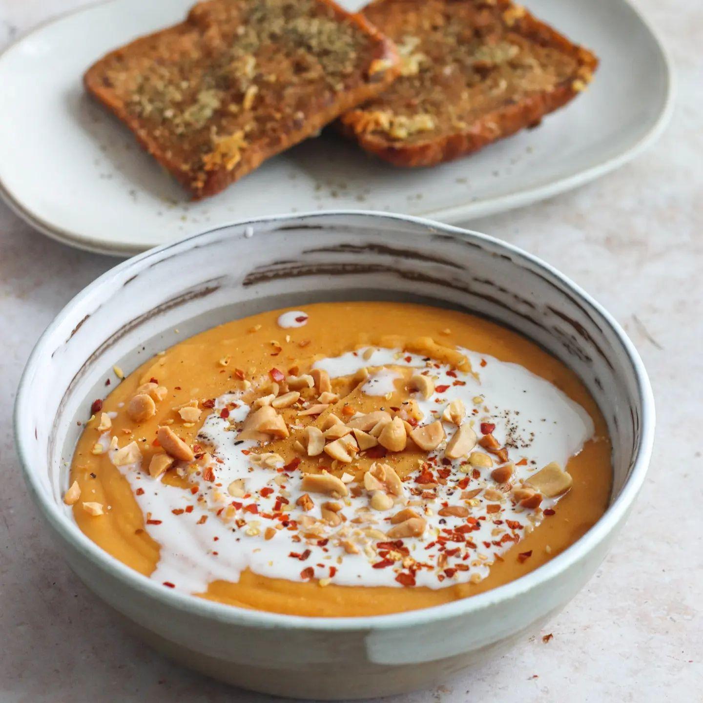 Flavorful Sweet Potato and Red Lentil Soup with Coconut Cream 🥣🍠
