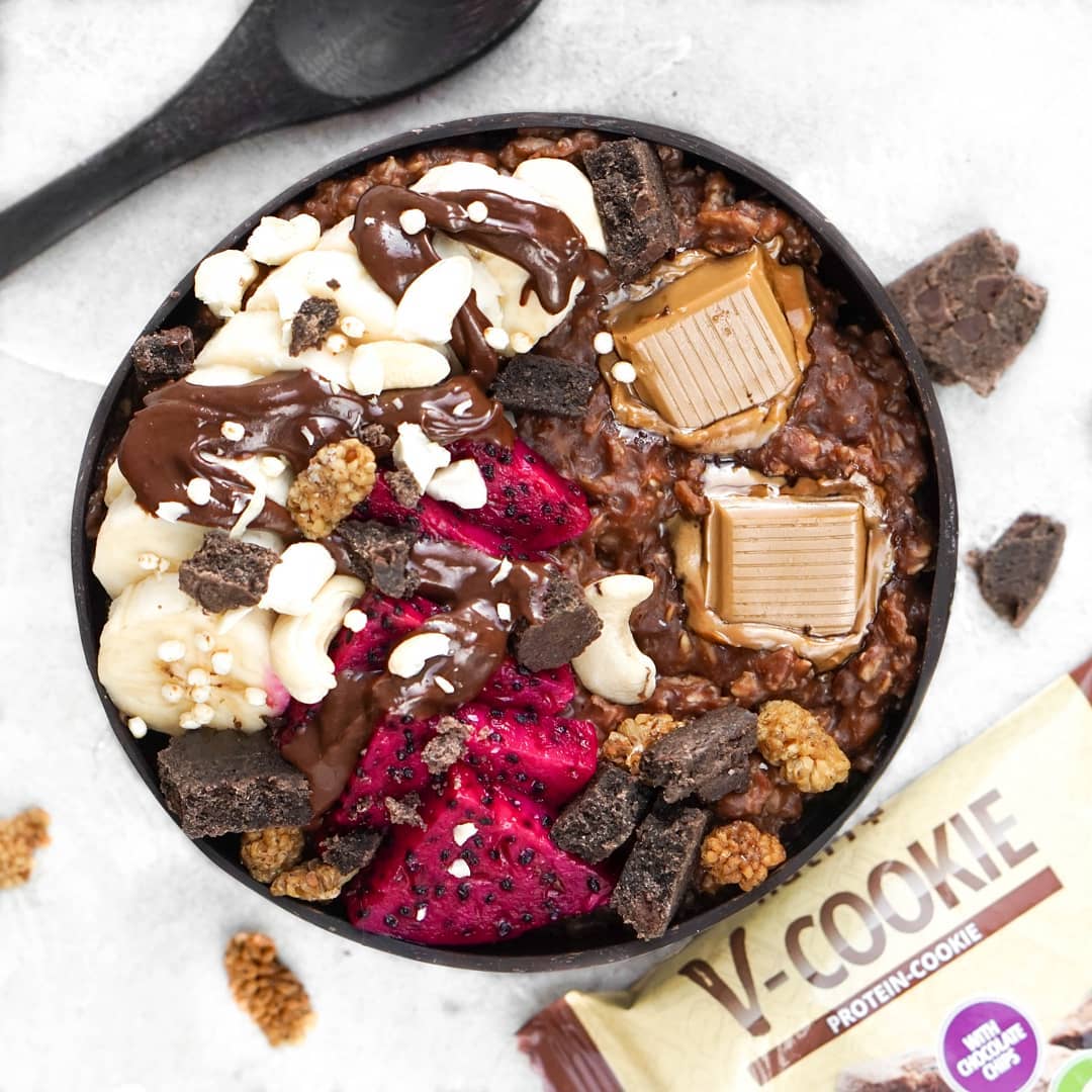 Brownie Protein Oats with Toppings