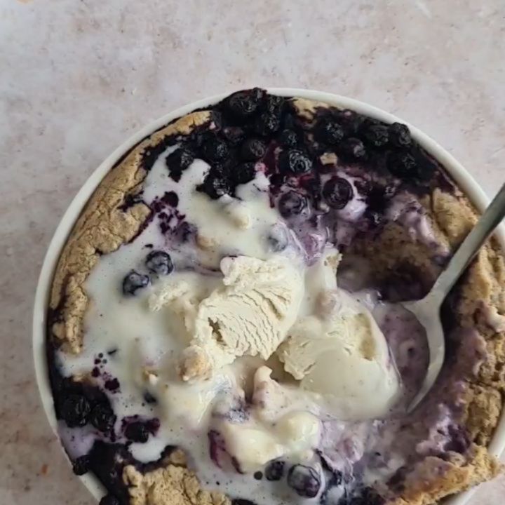 Blueberry and Cinnamon Baked Oatmeal with Ice Cream or Yoghurt