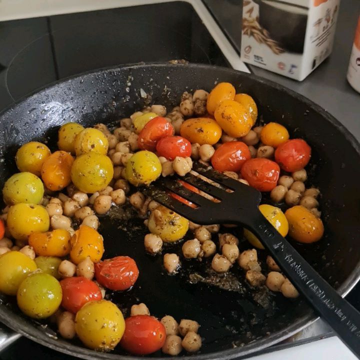 Creamy Tomato and Chickpea Pasta Delight